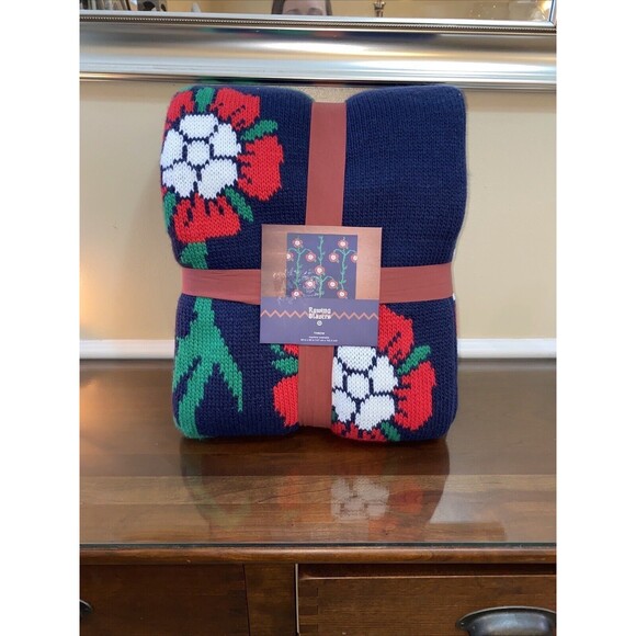 Rowing Blazers Target Rose Print Throw Blanket - Picture 3 of 10